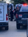 Irrumpen armados en vivienda y atacan a pareja; los balean y acuchillan