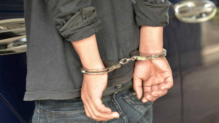 Marina y SSPC detienen a 2 personas tras cateo en la colonia Magisterial Coapa, Tlalpan