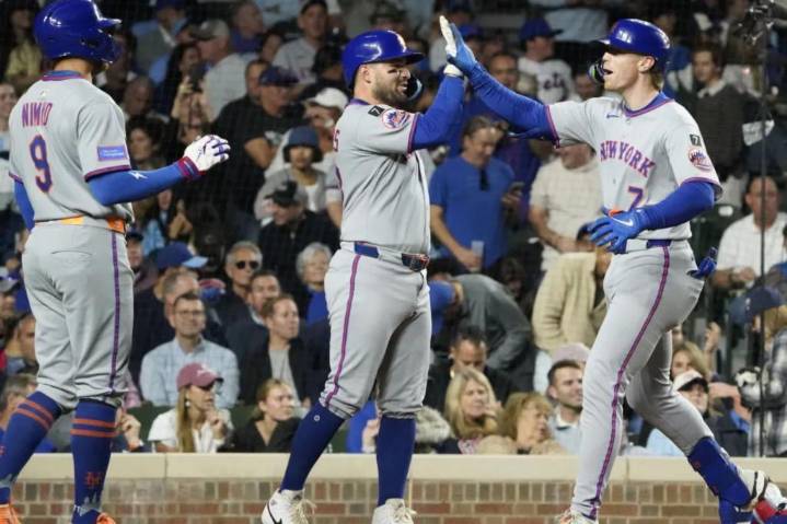 Mets top Cubs to maintain slim lead in battle for final NL wild