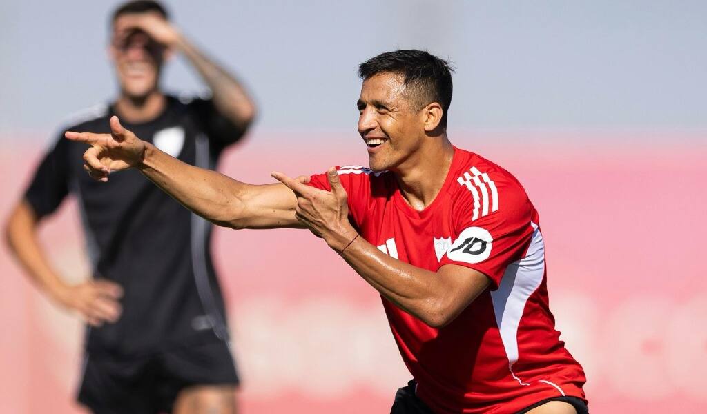 “Ha tomado las riendas…”: Prensa española reacciona a los primeros entrenamientos de Alexis Sánchez en Sevilla