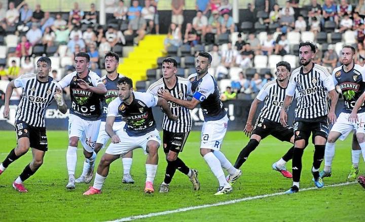 Esfuerzo sin goles en el estreno liguero en Gal