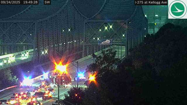 Crash closes Combs-Hehl Bridge over Ohio River