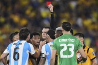 El recambio, en suspenso. Sin Cuti Romero, Otamendi expulsado y penal de Tagliafico: la selección padece atrás lo que le sobra adelante