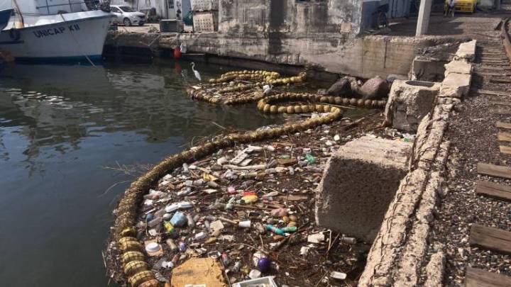 Biobarda del puente Juárez continúa acumulando basura tras últimas lluvias en Mazatlán
