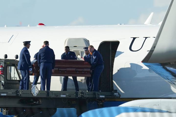 Vance arrives in Arizona with Charlie Kirk’s casket aboard Air Force Two