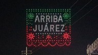 Iluminan cielo fronterizo con drones y fuegos artificiales