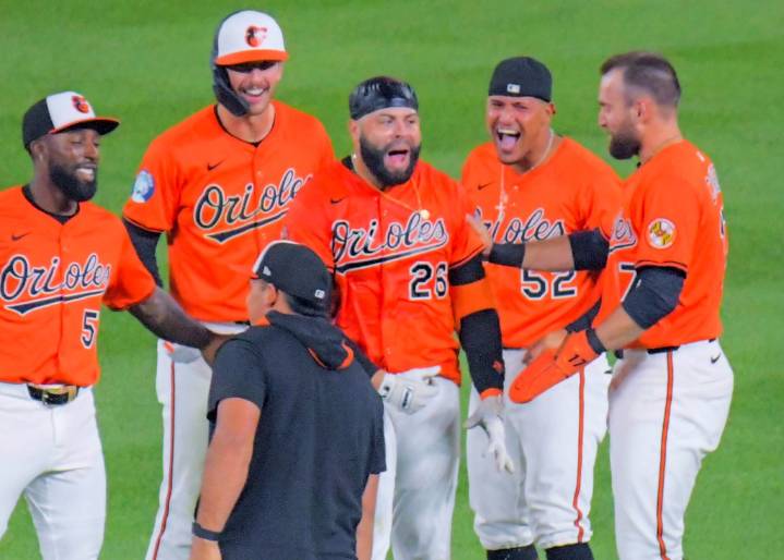 Orioles stun Dodgers, turning no-hit bid into walk