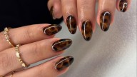 Uñas cafés, 6 diseños que serán las tendencias más bonitas de otoño 2025