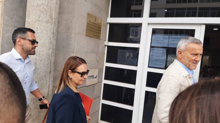 La exconcejala del Ayuntamiento de Puerto del Rosario entra al Juzgado a declarar