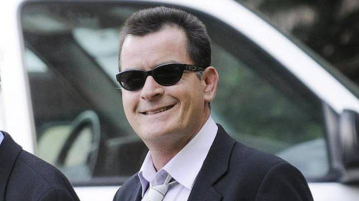 Era el actor mejor pago del mundo, conoció la noche y lo destruyó: la reinvención a los 60 de Charlie Sheen