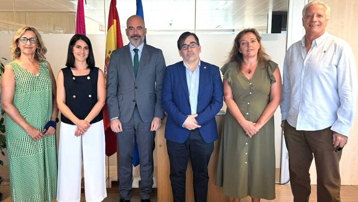 Colegios de médicos y Sescam acuerdan medidas para frenar agresiones a sanitarios