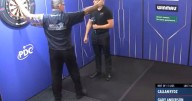 Gary Anderson shows off incredible sportsmanship and busts his score against Callan Rydz