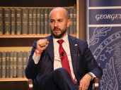 Juan S. González cataloga como "legalmente cuestionable" el ataque militar de EE.UU. contra un supuesto narcotraficante venezolano
