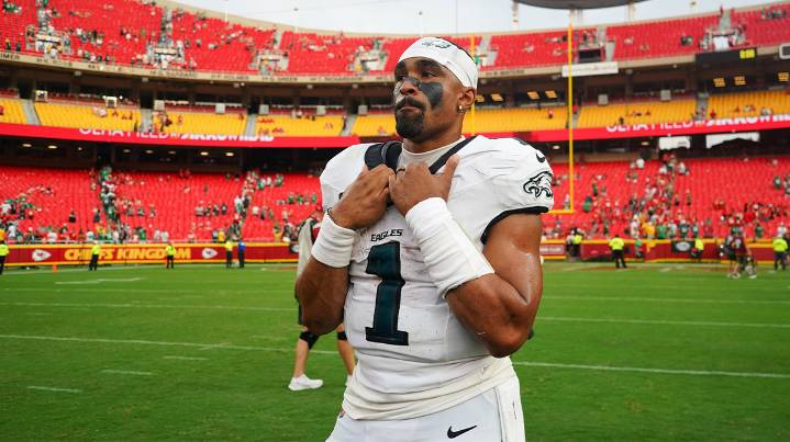 Did Chris Jones, Jalen Hurts have NSFW exchange at end of Eagles
