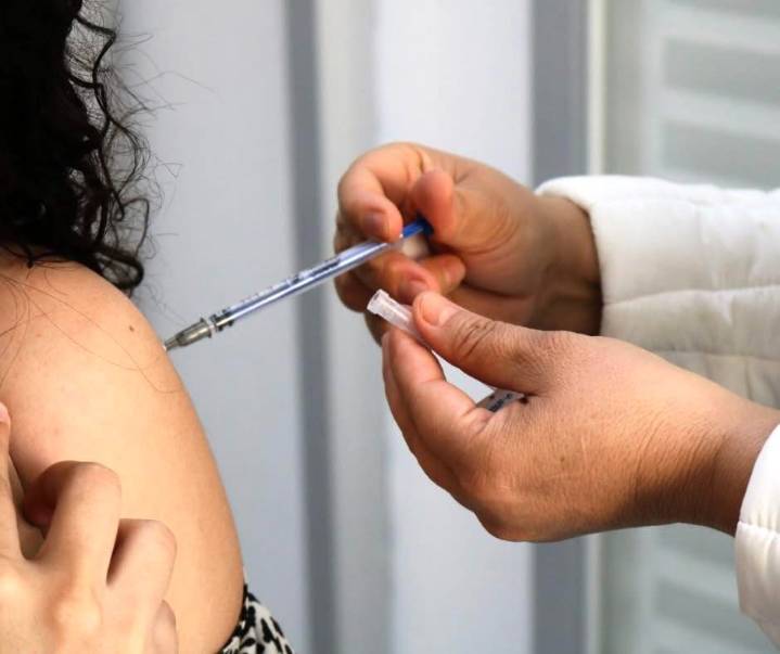 Invita IMPE a vacunarte contra sarampión, neumococo y hepatitis