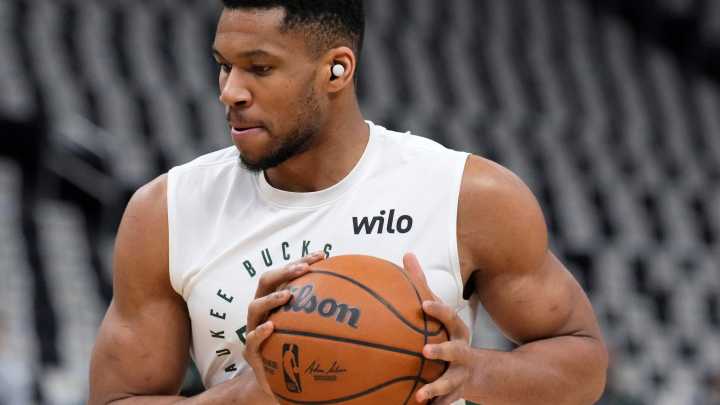 Giannis Antetokounmpo dominates in leading Greece to…