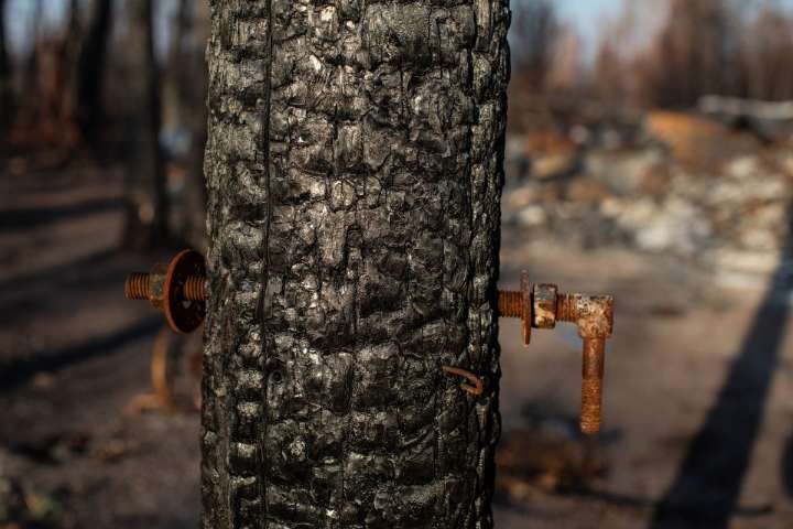 Wildfire within 1 kilometre of recently evacuated Fort Providence, N.W.T.