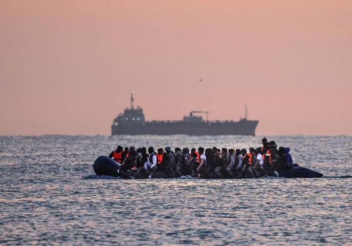 El Reino Unido devuelve a Francia al primer migrante bajo el acuerdo de intercambio