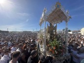 Miles de personas reciben a la Virgen de la Bella en el puerto del Terrón en un regreso histórico a Lepe