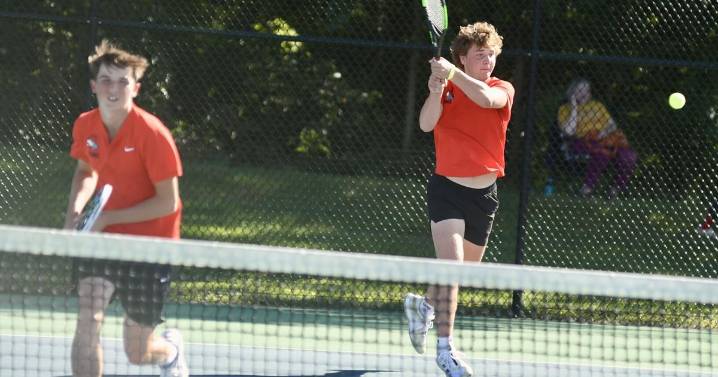 Tennis Round Up, Vikes, Cougs win