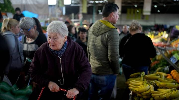 Las jubilaciones, la AUH y otras asignaciones de ANSES subirán 1,9% en octubre tras el dato de inflación