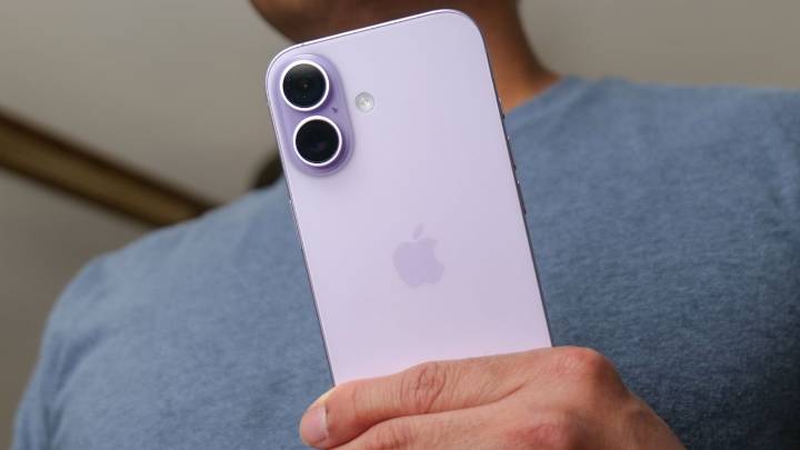 Some iPhone 17s are disconnecting from Wi-Fi when they're locked — why that's a problem