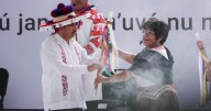 Pueblos originarios entregan bastones de mando a los nuevos ministros de la SCJN
