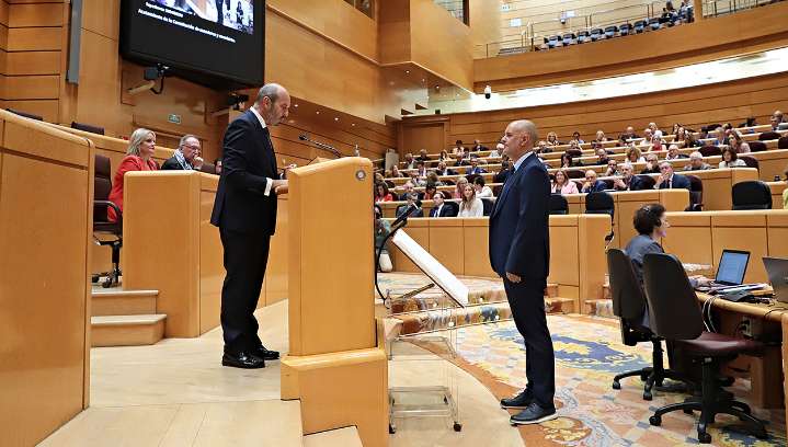 El nuevo senador socialista por Salamanca, David Matute, toma posesión de su escaño