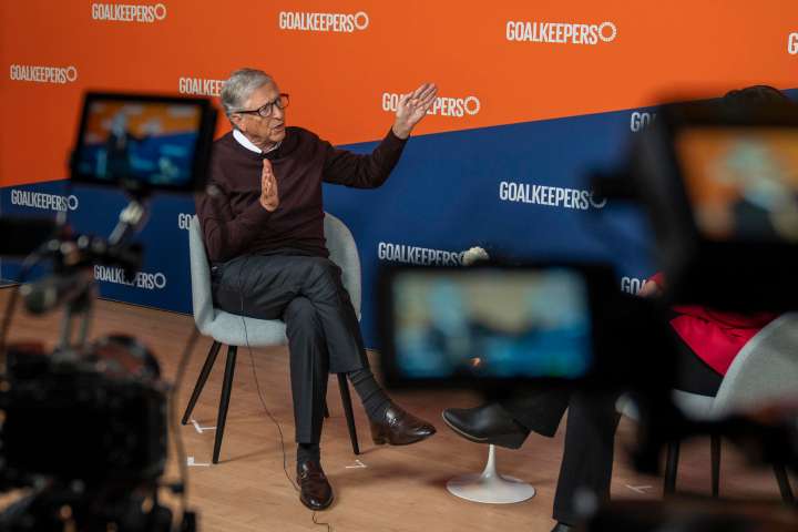 Bill Gates defiende "la verdad sobre las vacunas": Gracias a ellas mueren menos niños