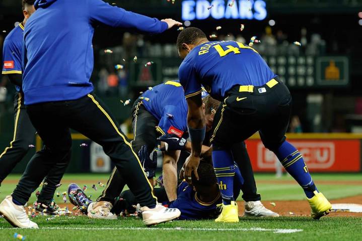 Harry Ford's Sacrifice Fly Seals Mariners' Walkoff Victory