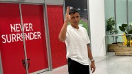 Alexis Sánchez ya llegó a Sevilla: Las imágenes y los detalles del contrato que firmará