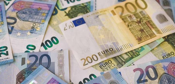 El euro sube y se cambia alrededor de 1.1750 dólares ante el temor al cierre Gobierno EEUU