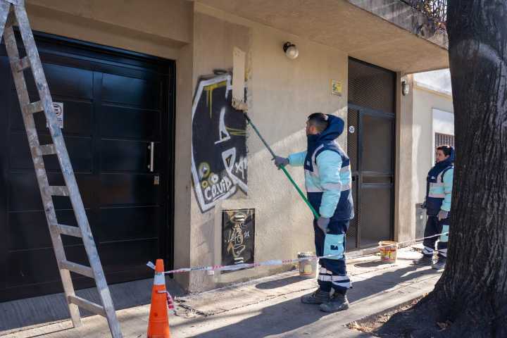 La Ciudad recuperó más de 12 mil frentes vandalizados con pintadas y pegatinas: cómo solicitar el servicio