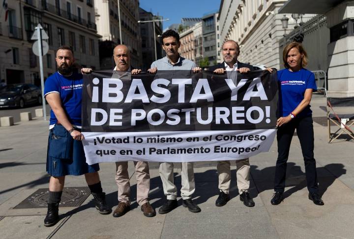Las víctimas de pederastia protestan por la falta de avances en la ley para hacer imprescriptible la violencia sexual en la infancia