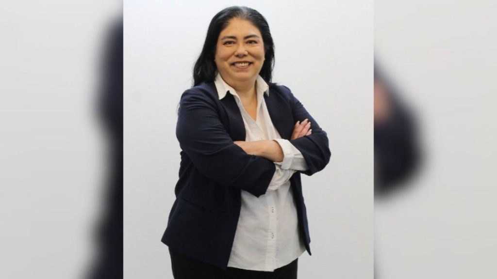 Acredita funcionaria sus estudios como ingeniera