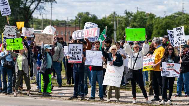 Chicago braces for expanded immigration enforcement as local officials push back on Trump post