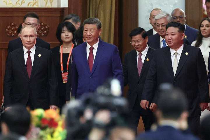 Xi says humanity must 'choose between peace or war'
