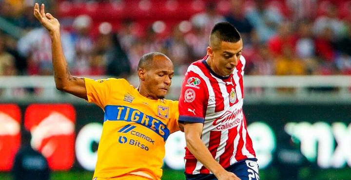 ¡Esta noche! Chivas recibe a Tigres por duelo pendiente