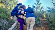 Hallan con vida a mujer que permaneció cinco días desaparecida en Valparaíso: fue encontrada deshidratada en una quebrada