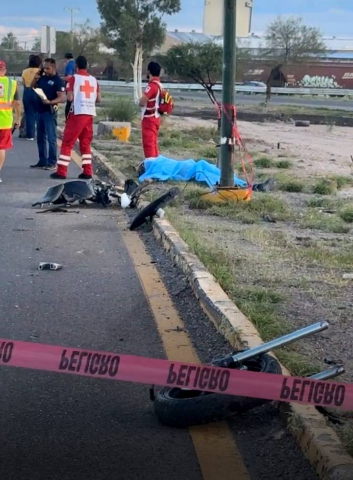 Muere motociclista tras chocar contra poste en la carretera 45 en Delicias