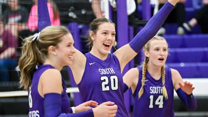 South volleyball shows off top-20 ranking in sweep of North