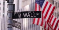 Cierra Wall Street con récords tras la rebaja de tipos en EUA y la subida de Intel