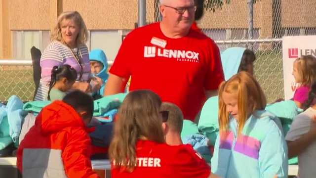 Iowa nonprofit provides free coats to Marshalltown students