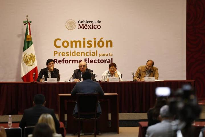 Proponen escaños en el Congreso para migrantes en audiencia sobre reforma electoral