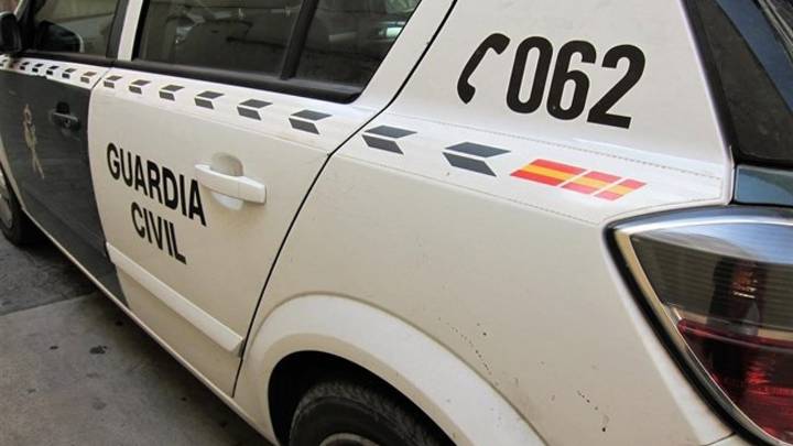 Detenido tras realizar un adelantamiento temerario delante de los agentes: portaba droga y un sobre con 6.000 euros