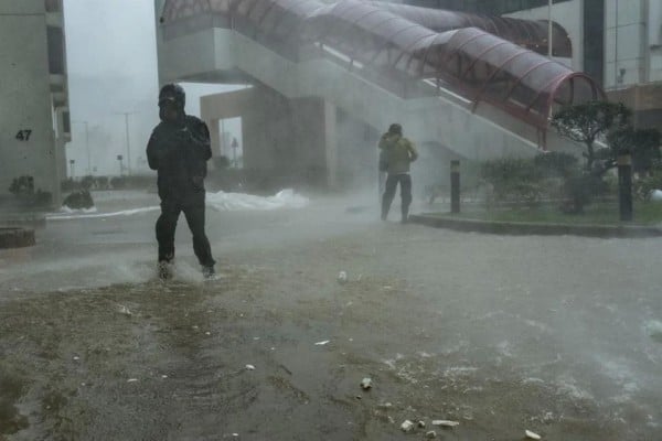 Hong Kong en alerta por supertifón que mató a 14 en Taiwán