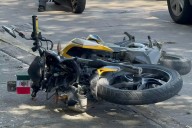 Choque entre camioneta y motocicleta provoca caos vial en el fraccionamiento Holkán, en Ciudad del Carmen