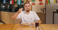 Ibai Llanos y su inesperada reacción al probar el ceviche tras el éxito del pan con chicharrón