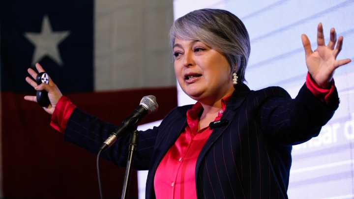 Acusan "colusión" de candidatos para atacar a Jara durante debate presidencial