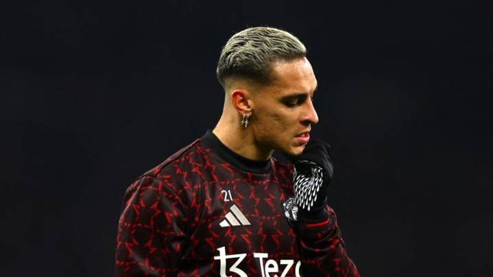 Antony signs for Real Betis as part of Man United clear out